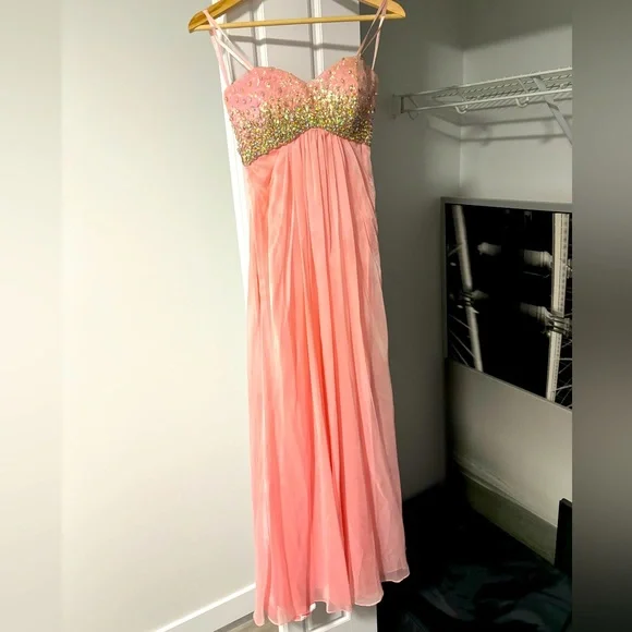 Grad Dress - Picture 1 of 3